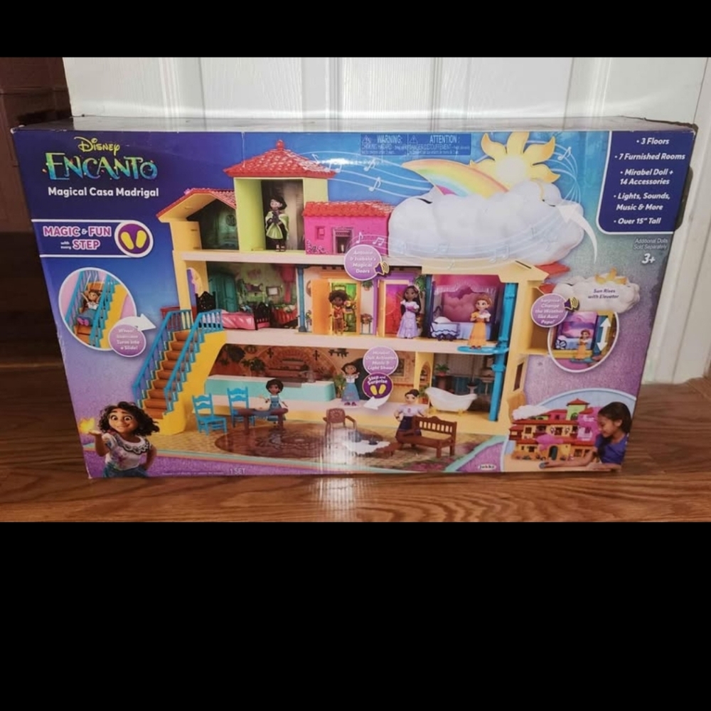 NEW Disney's Encanto Magical Casa Madrigal